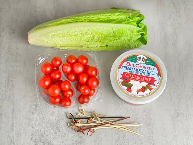 Image of ingredients of Tomato Tulip for Caprese salad